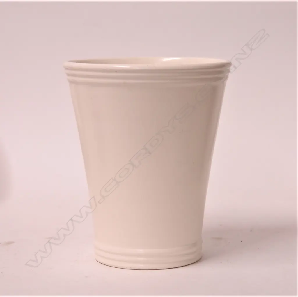 Crown Lynn ‘Hand Potted’ small vase Image 1++