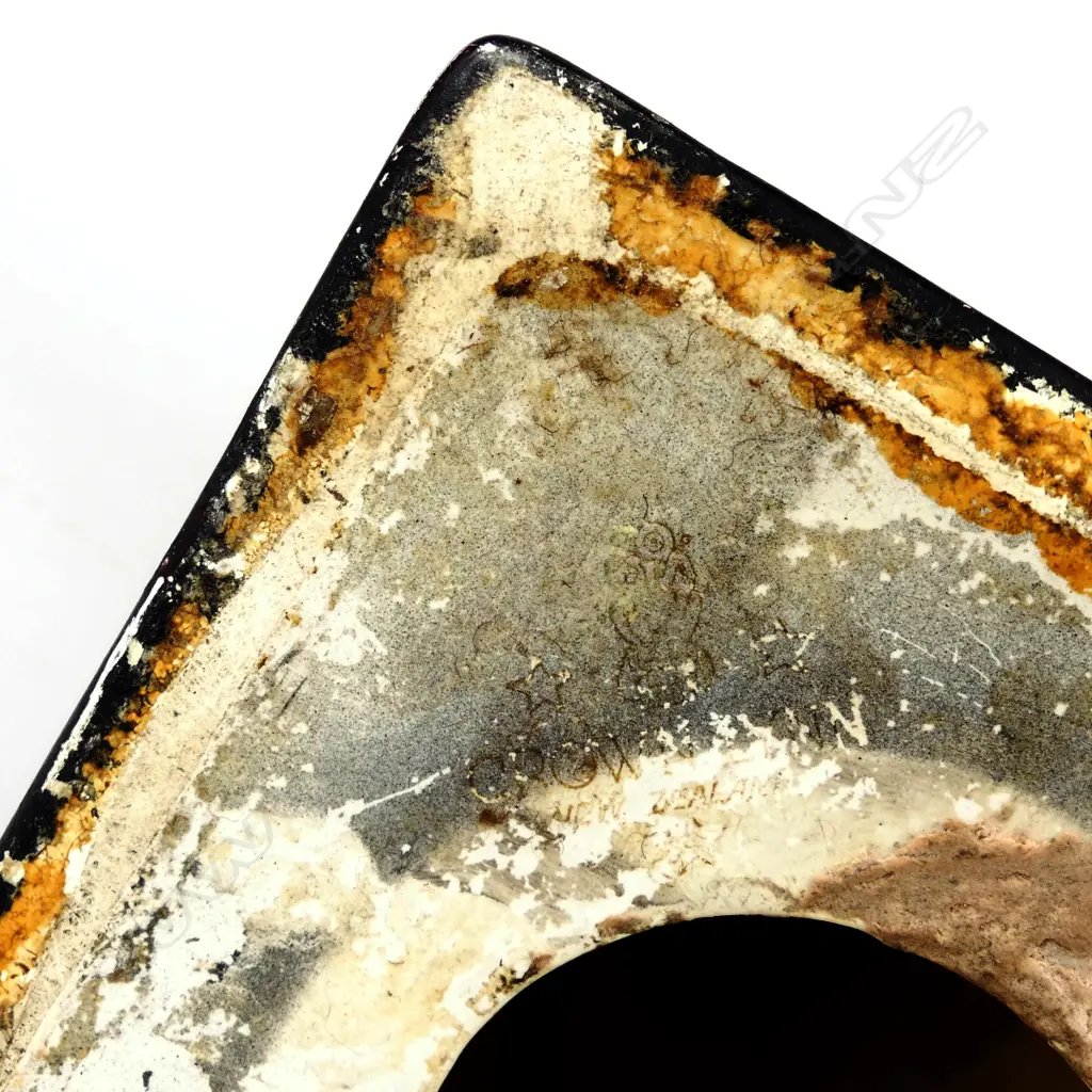 A Crown Lynn 'Three Faces of Eve' table lamp base Image 1++