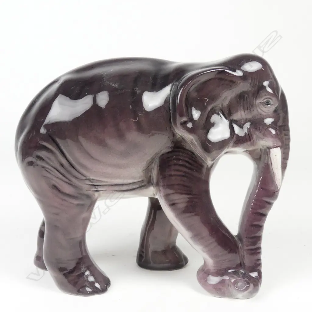 A Crown Lynn model of an elephant Image 1++