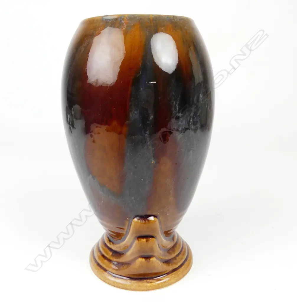 An early Crown Lynn/Ambrico vase Image 1++