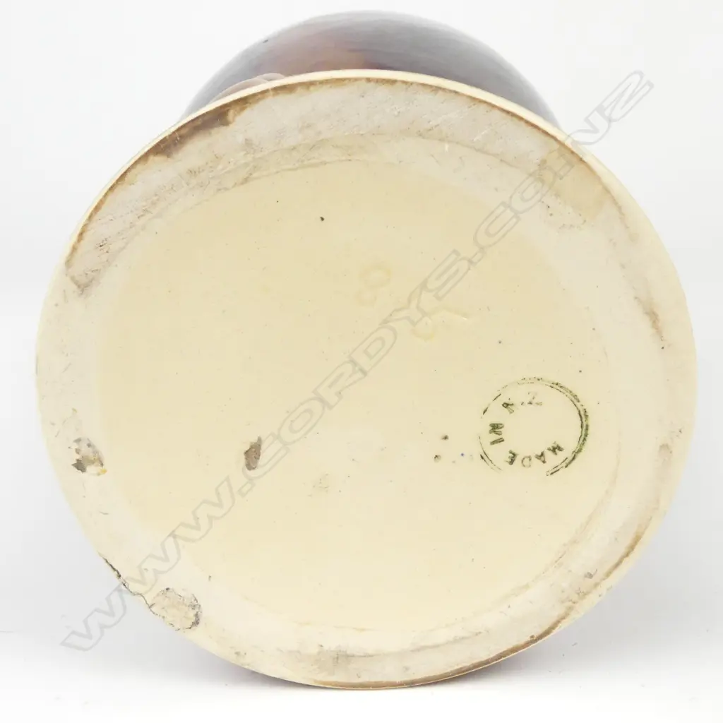 An early Crown Lynn/Ambrico vase Image 1++