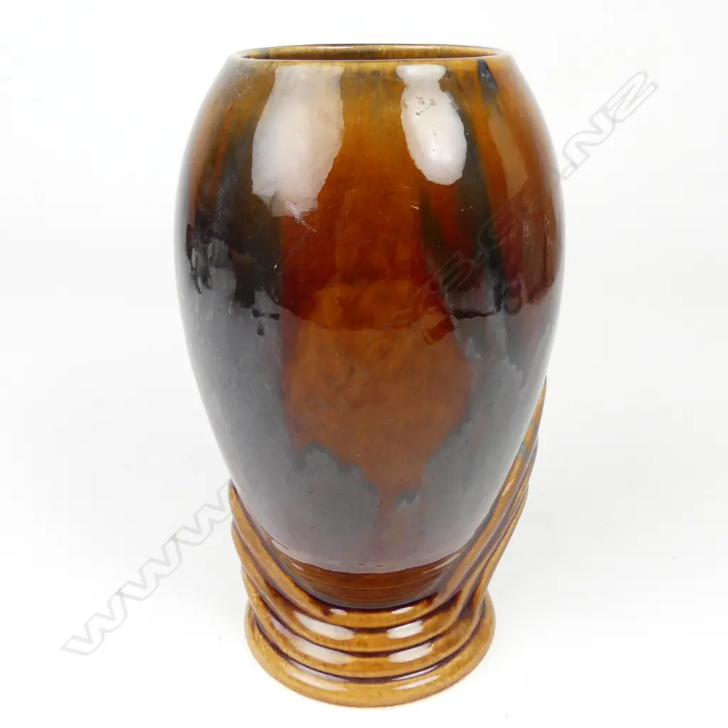 An early Crown Lynn/Ambrico vase Image 1++