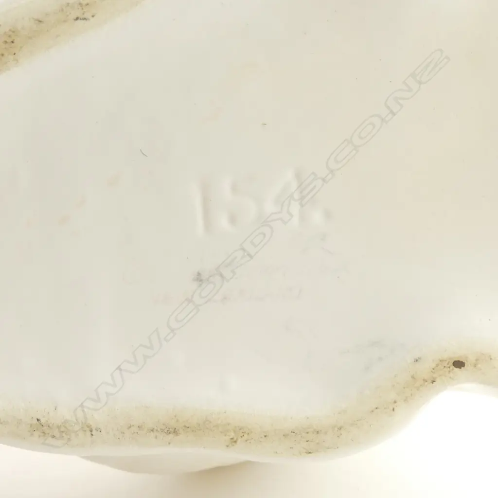 A small white Crown Lynn swan Image 1++