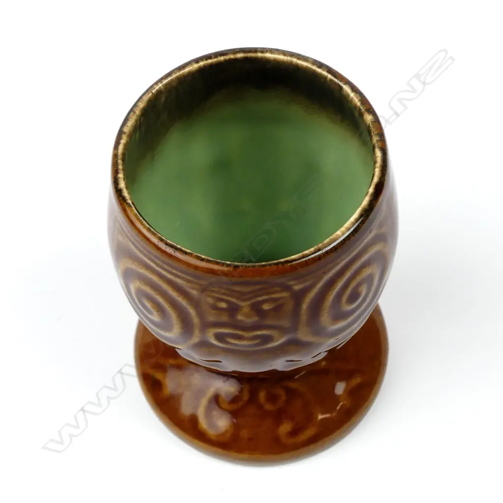A rare Wharetana egg cup Image 1++