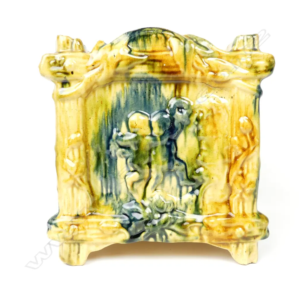 A good Luke Adams majolica glazed square jardinière Image 1++