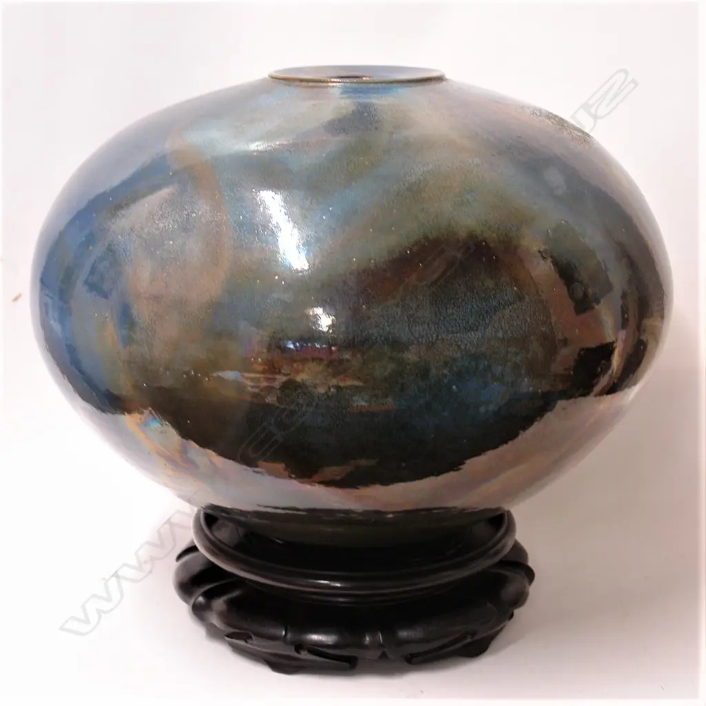 A large Ray Rogers lustrous glazed vase Image 1++