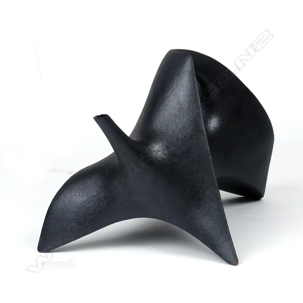 A large Rick Rudd hand-built black terracotta clay teapot Image 1++