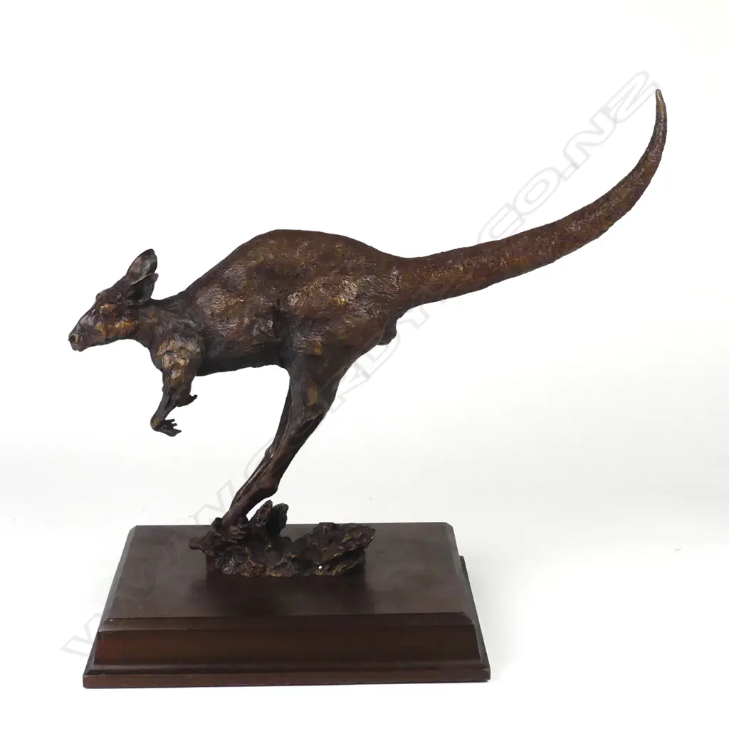 Rick Lewis (A.R.A.) ‘Big Red’ bronze of a leaping red kangaroo Image 1++