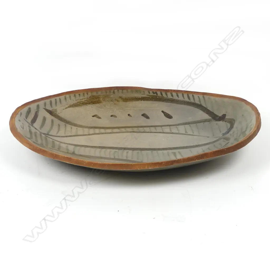 Michael Cardew (UK) large and impressive oval dish Image 1++
