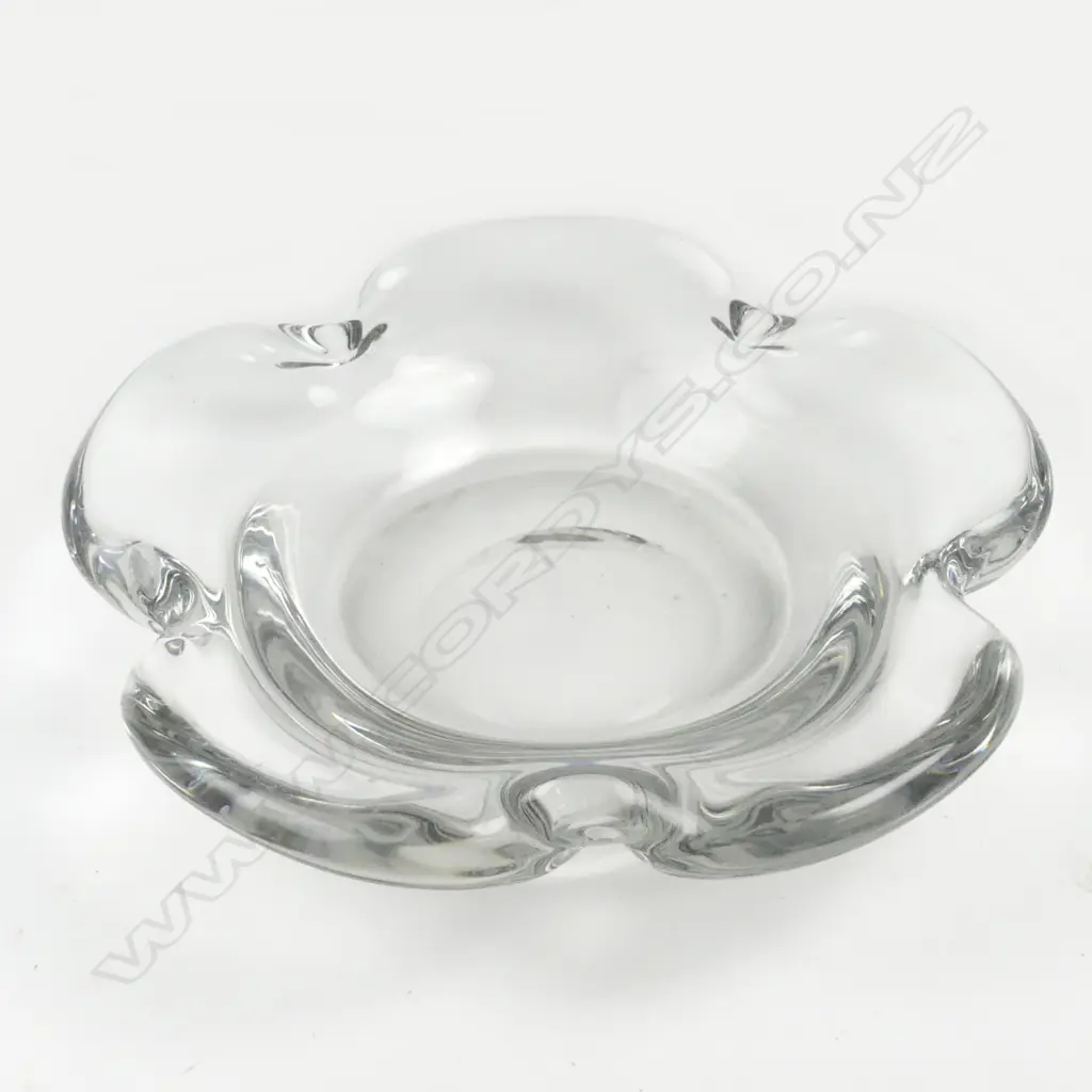 A heavy Daum crystal bowl Image 1++