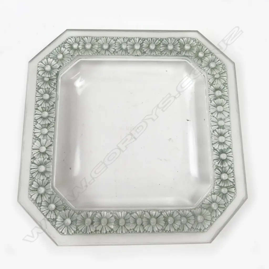 A small Lalique dish Image 1++