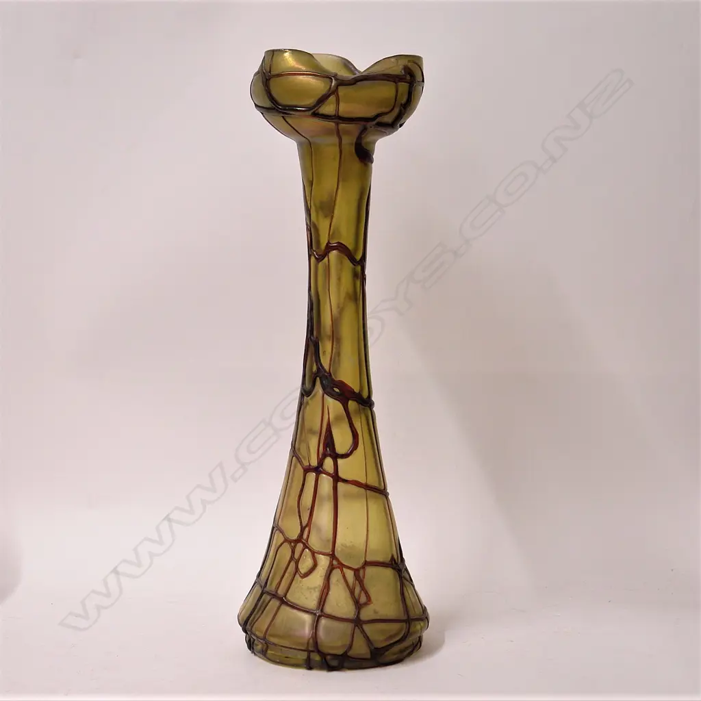An Art Nouveau tall glass vase by Pallme-König Image 1++