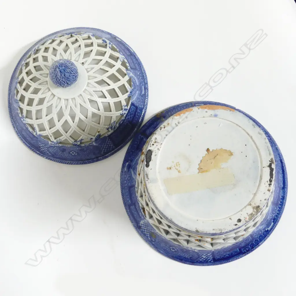 Two pieces of antique china Image 1++