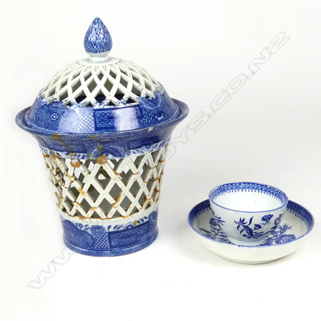 Two pieces of antique china Image 1++