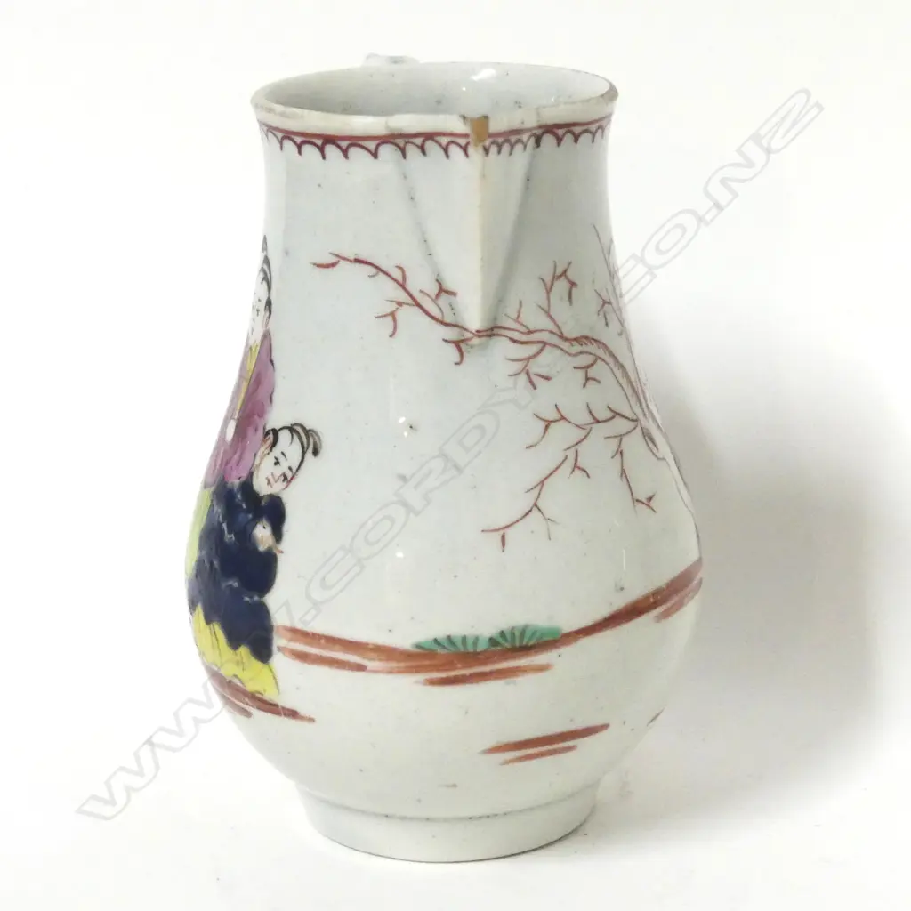 An 18thC Lowestoft sparrow beak jug Image 1++