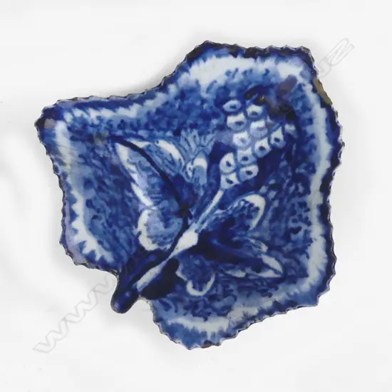 An 18thC Bow blue and white leaf-shaped pickle dish