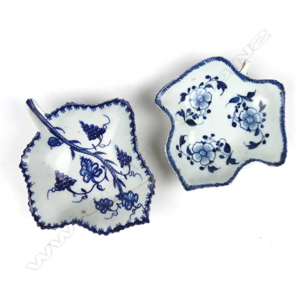 Two 18thC blue and white leaf-shaped pickle dishes Image 1++