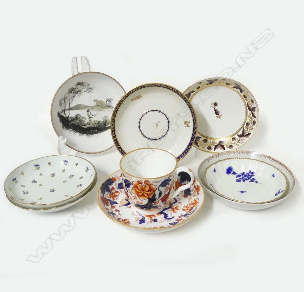 A collection of 18thC deep dish saucers Image 1++
