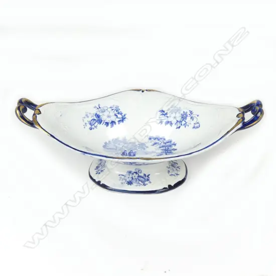 An 18thC Thomas Turner blue and white cup