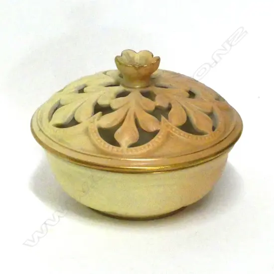 A Royal Worcester potpourri