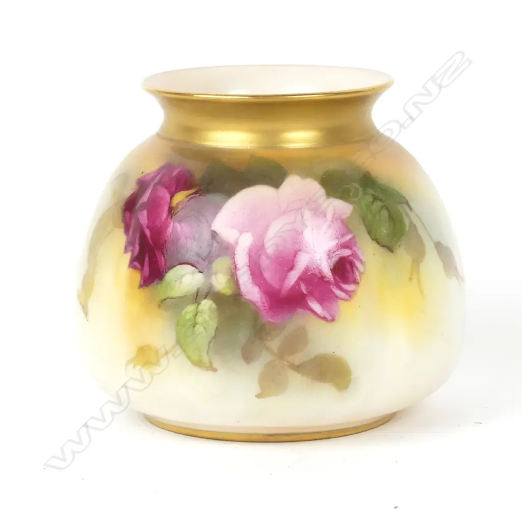 A Royal Worcester posy vase Image 1++