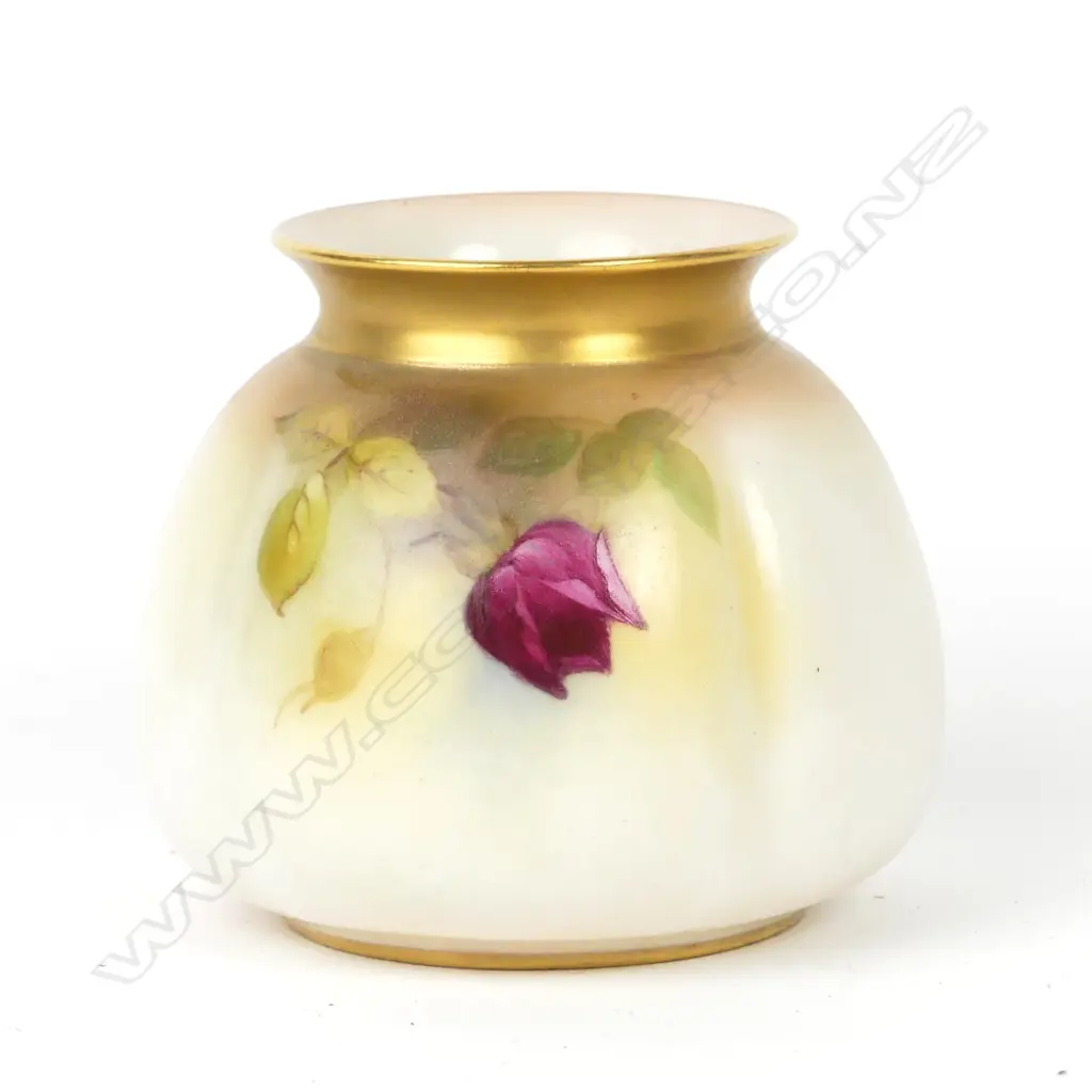 A Royal Worcester posy vase Image 1++