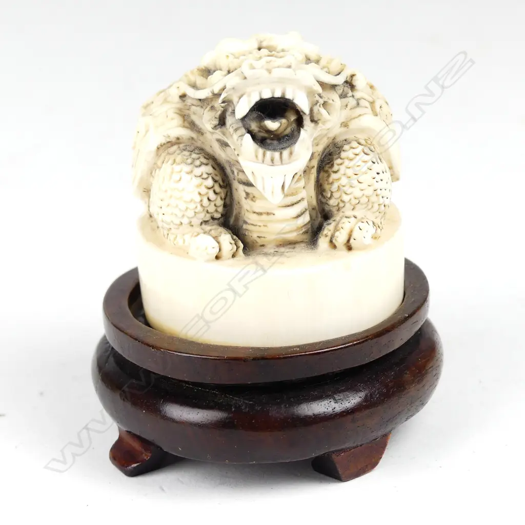 A Chinese carved ivory seal Image 1++