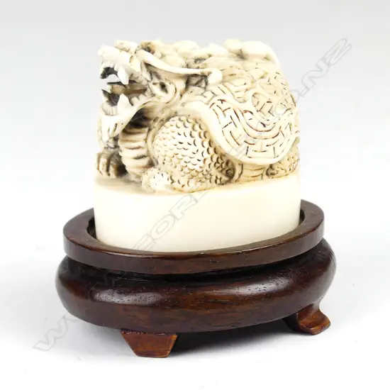 A Chinese carved ivory seal