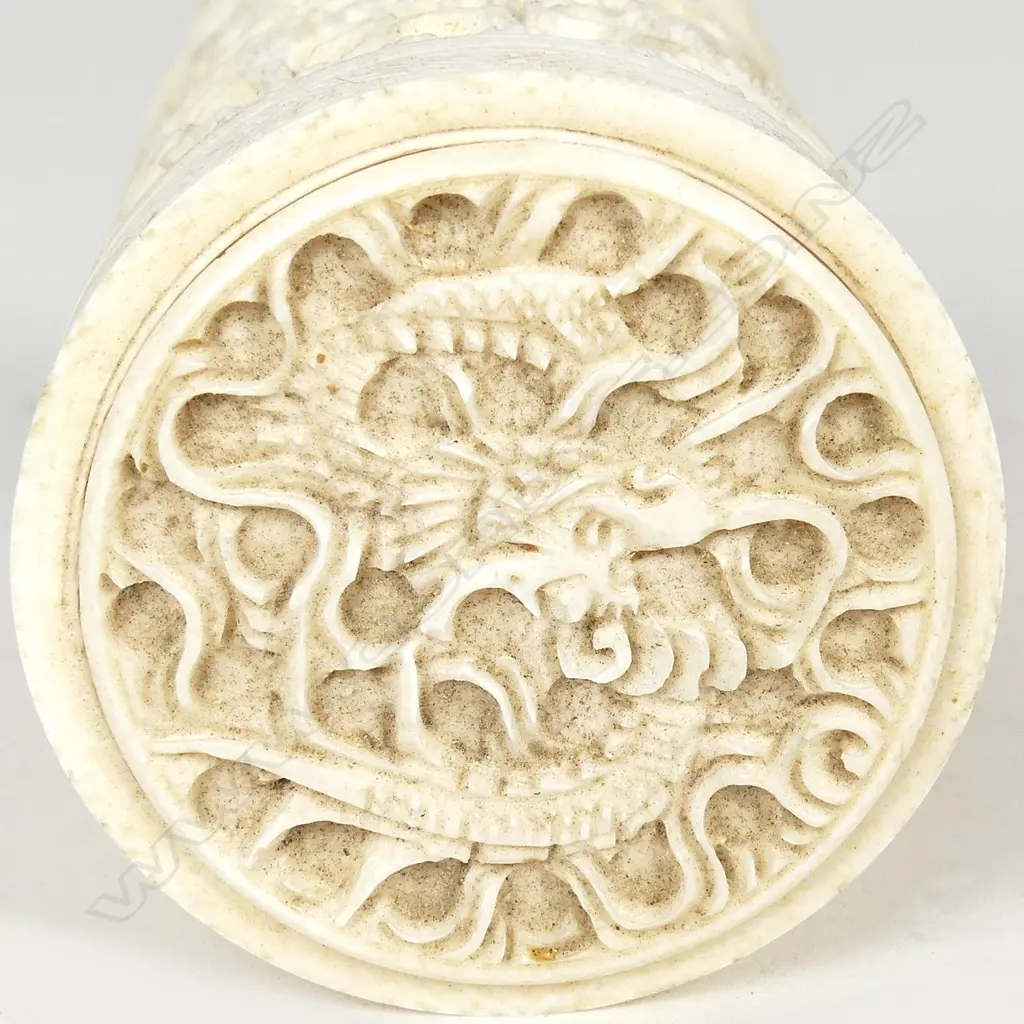 A Chinese carved ivory cylindrical box and cover Image 1++