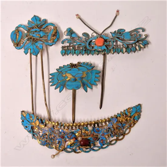 Four 19thC Chinese Kingfisher feather jewelled and gilt jewellery items