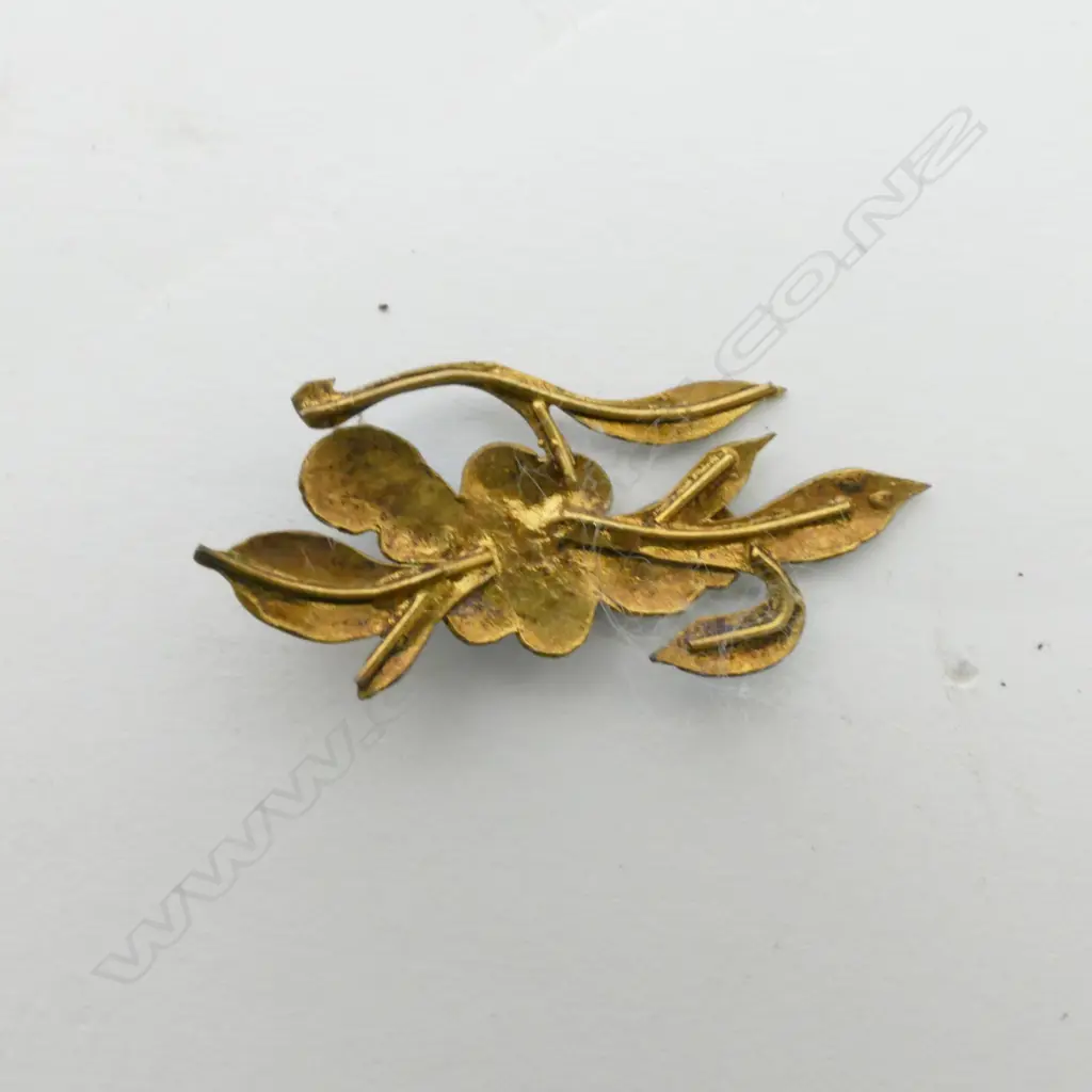 Six 19thC Chinese Kingfisher jewellery items Image 1++