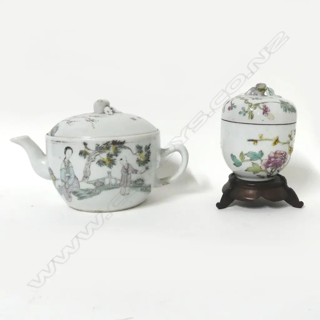 Two pieces of Chinese porcelain Image 1++