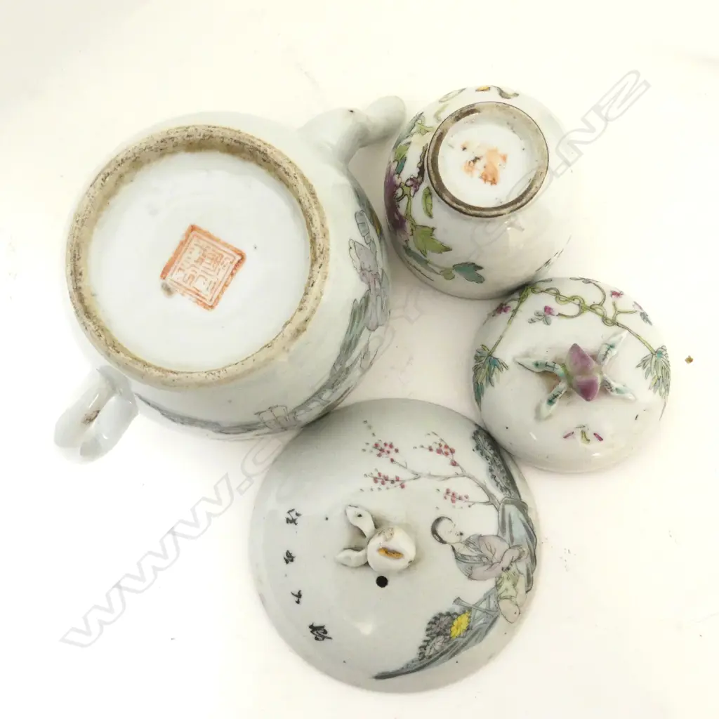 Two pieces of Chinese porcelain Image 1++