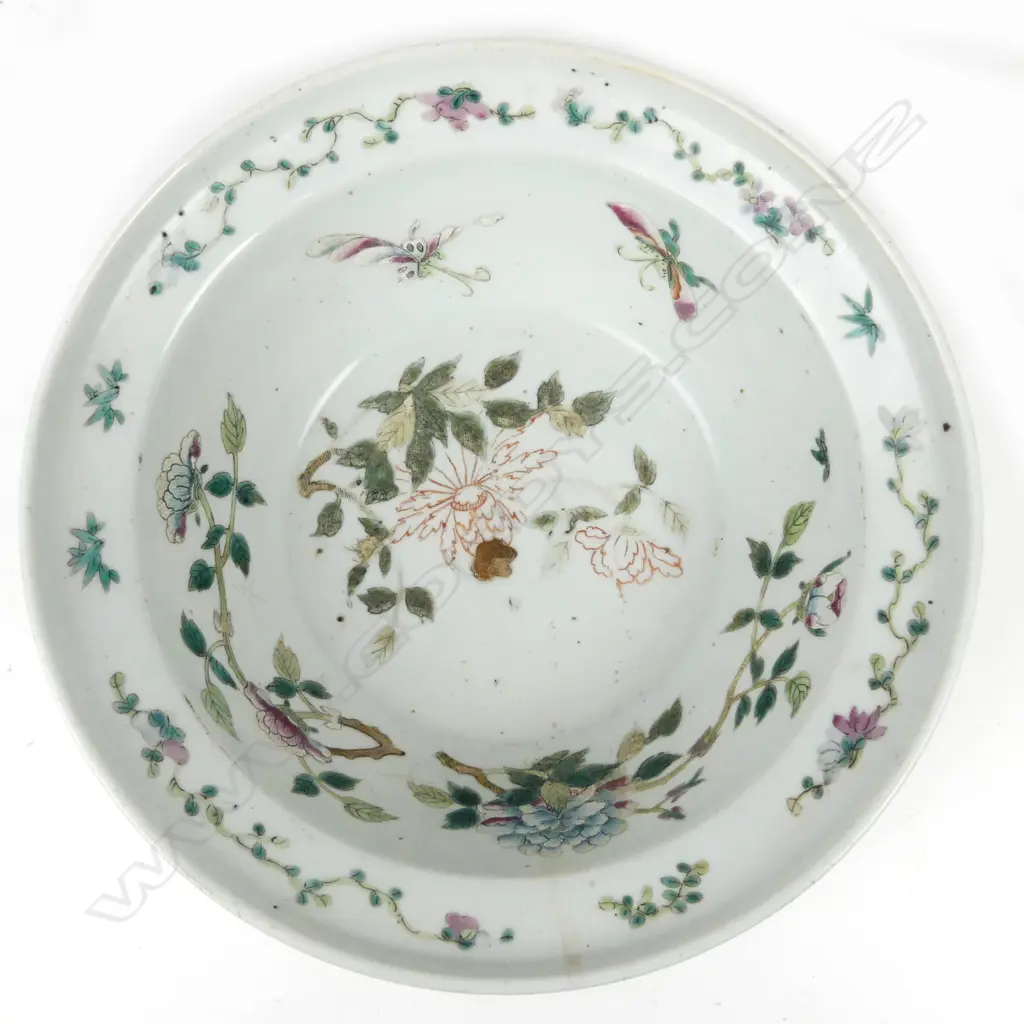 A mid-19thC Chinese bowl Image 1++