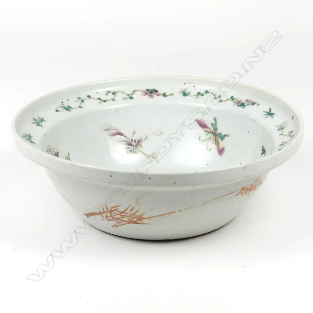 A mid-19thC Chinese bowl Image 1++
