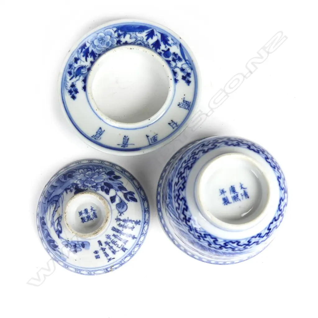 A Chinese blue and white porcelain cup and cover Image 1++