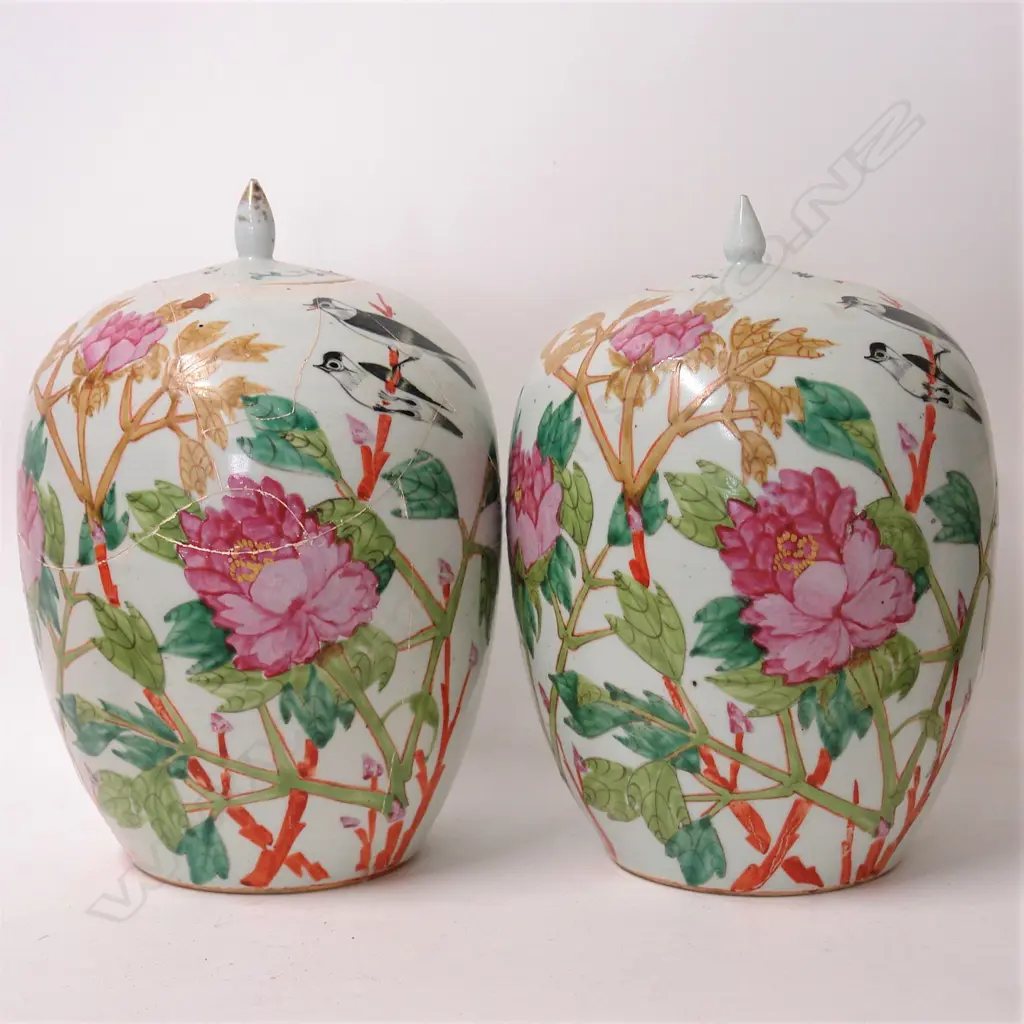A pair of old Chinese polychrome painted lidded jars Image 1++