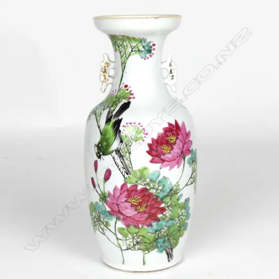 A late 19thC Chinese porcelain vase
