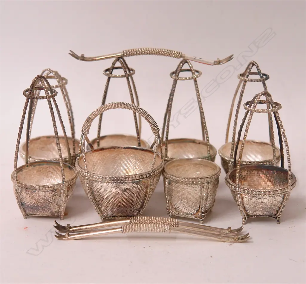 Eight 'Burmese Silver' mini baskets Image 1++