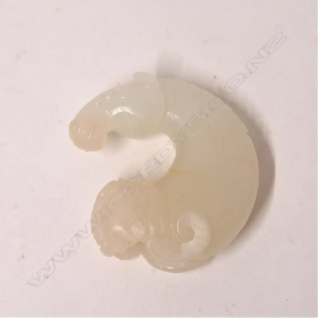 A Chinese white jade horseshoe pendant Image 1++