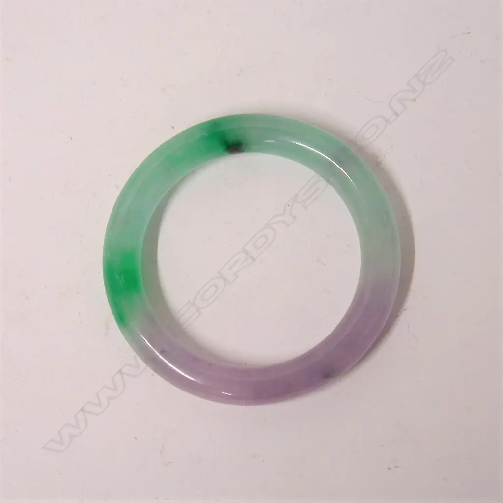 A Chinese jade bangle Image 1++
