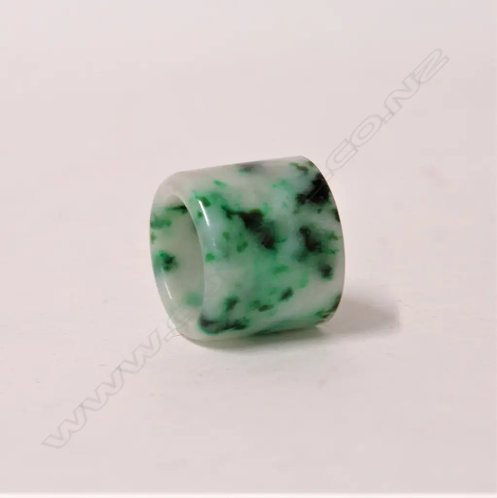A Chinese jade archer's ring Image 1++