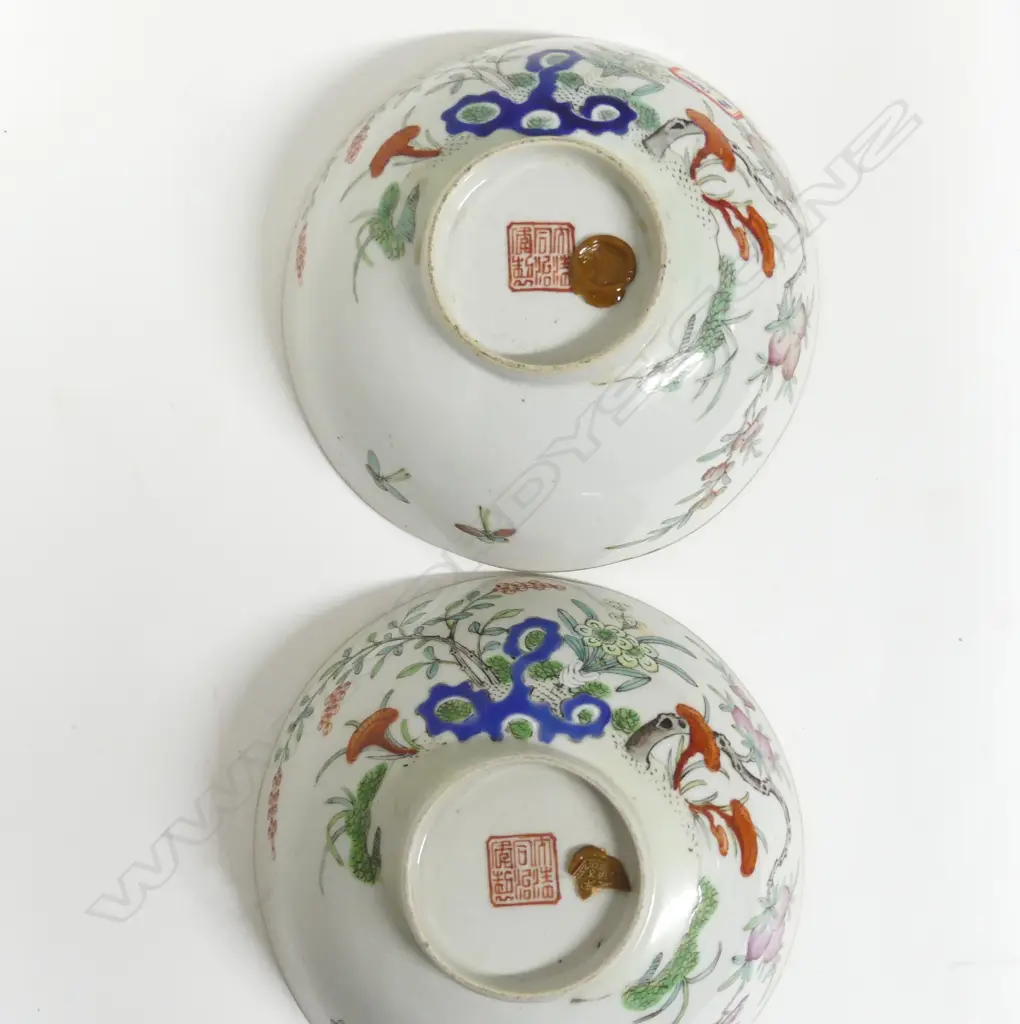 A pair of Chinese porcelain bowls Image 1++