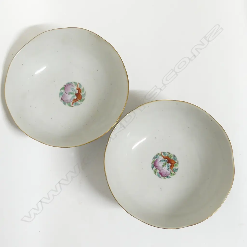 A pair of Chinese porcelain bowls Image 1++
