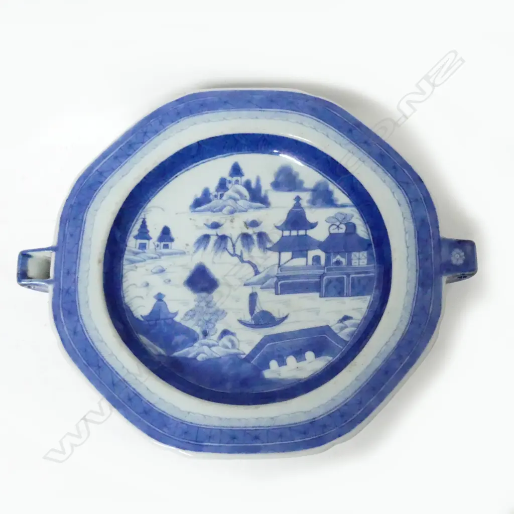A Chinese octagonal ceramic warming dish Image 1++