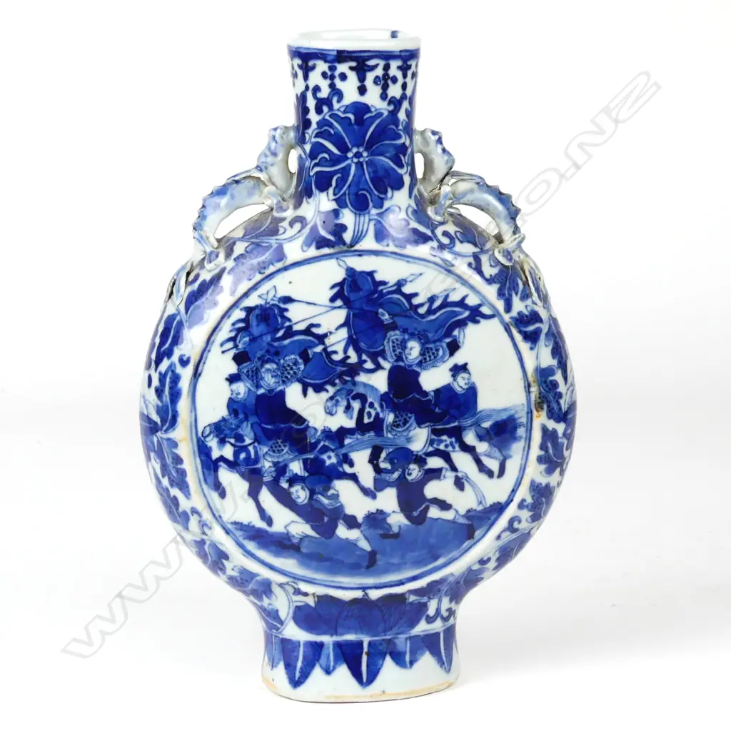 A Chinese blue and white porcelain pilgrim flask Image 1++