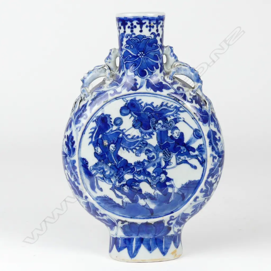 A Chinese blue and white porcelain pilgrim flask Image 1++