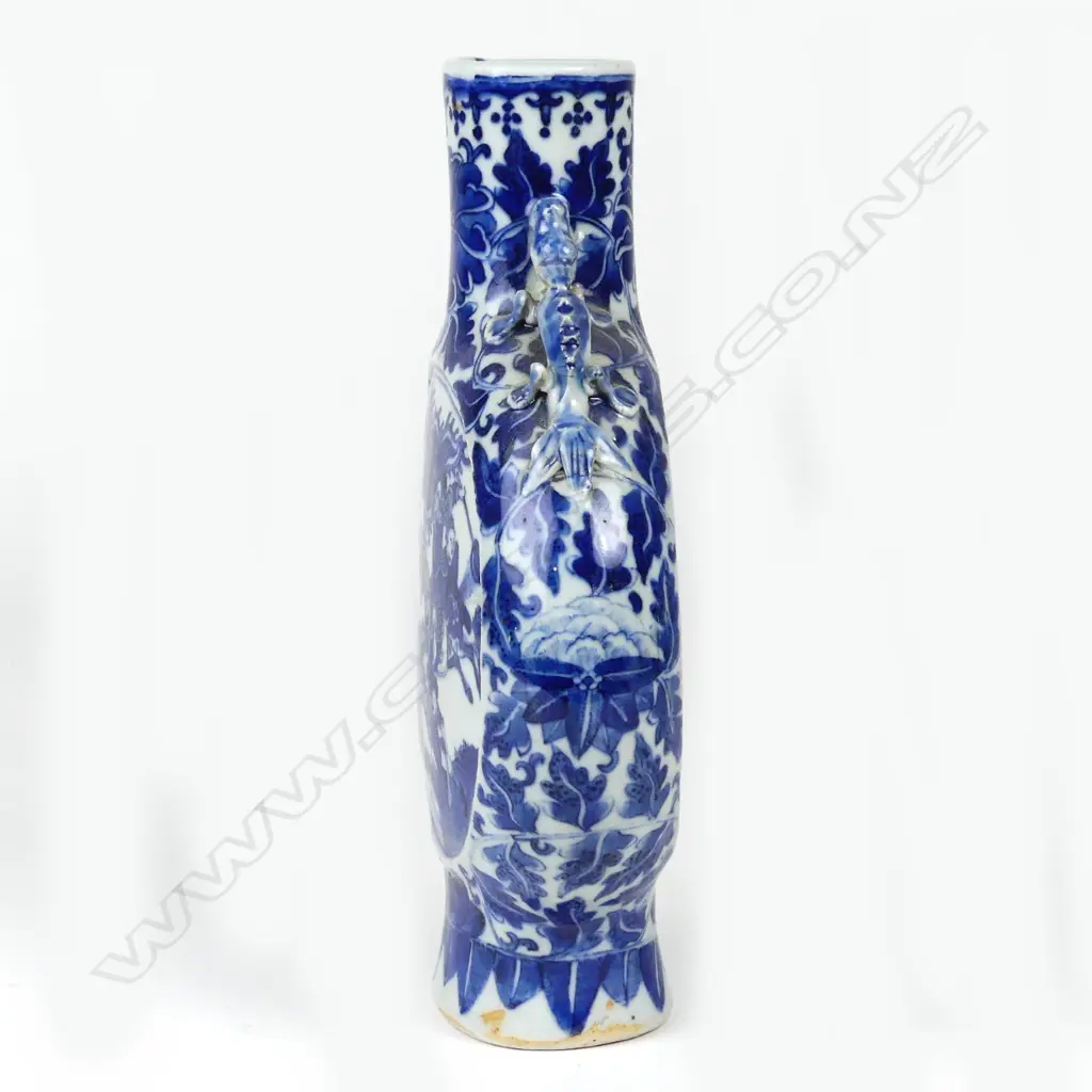 A Chinese blue and white porcelain pilgrim flask Image 1++