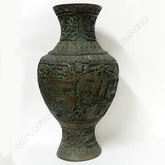 A heavy Chinese bronze vase