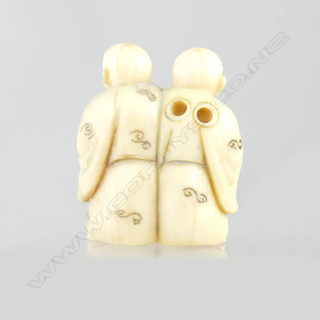 A Japanese ivory netsuke Image 1++